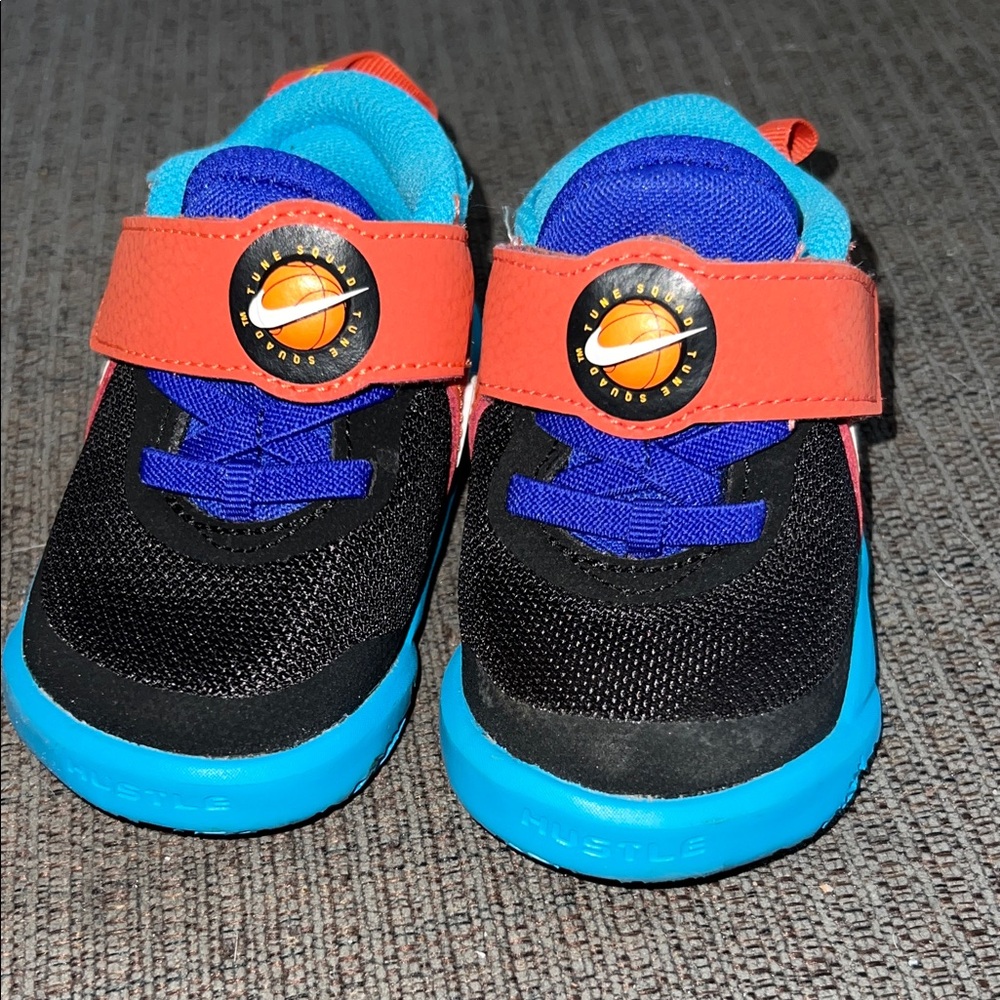 Nike lebrons tune squad edition NEW
